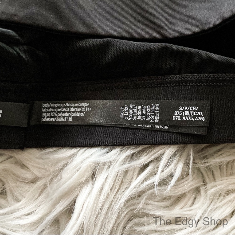 Victoria Sport | Player Logo Scoopneck Sports Bra - Picture 6 of 9